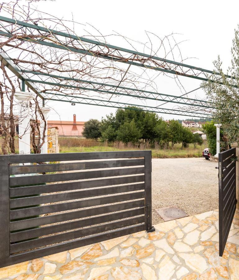 Holiday Home Bukovac Pula Exterior foto
